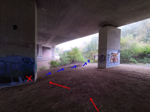 Attentatbuback13 Suzuki Abstellort fahrersicht.jpg