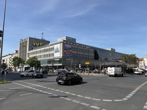Karstadthermannplatz.jpg