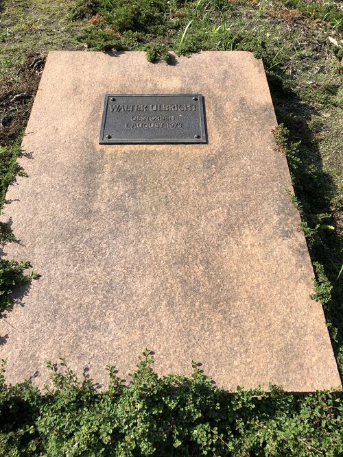 Grabwalterulbricht.jpg